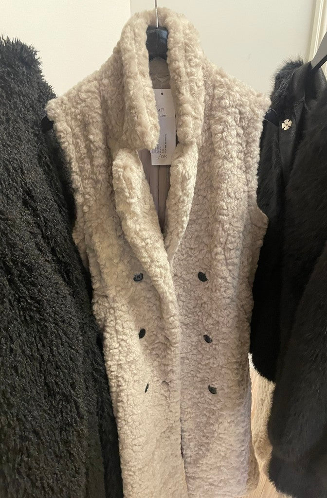 M JEANS CURLY FUR VEST LONG OUTERWEAR 20 OFF WHITE