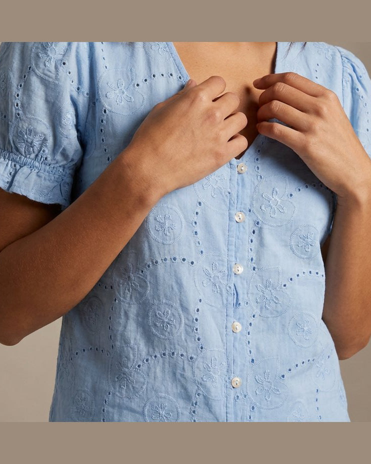 MOONDUST SIA EMB SMALL FLOWER SHIRT BLOUSE/SHIRT 107 SOFT BLUE